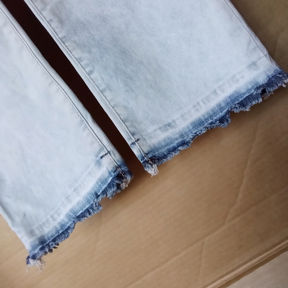 American Eagle Outfitters Ripped Style Light Wash Denim Jeans Extreme Flex - Picture 11 of 15